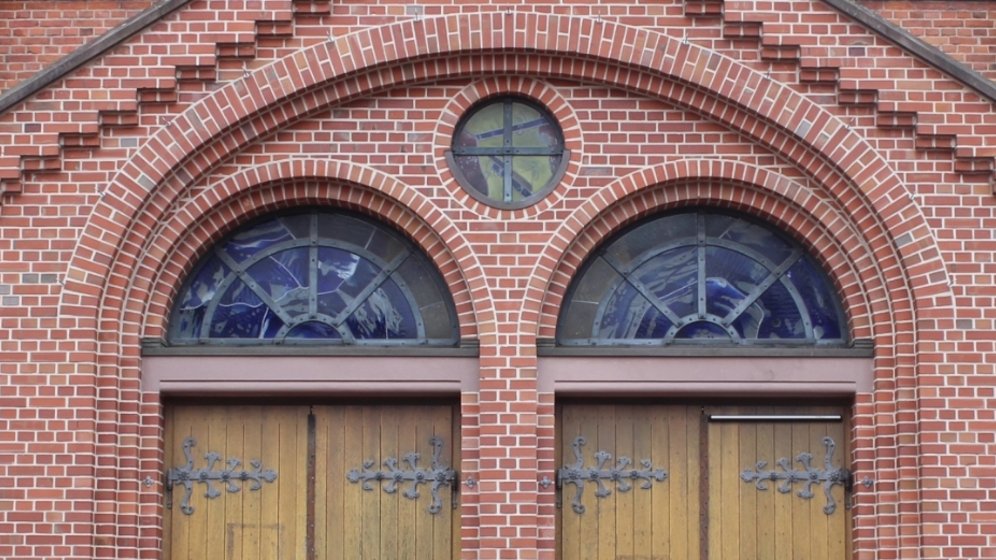 Hauptportal der Kirche St. Johannes Baptist in Steinfeld